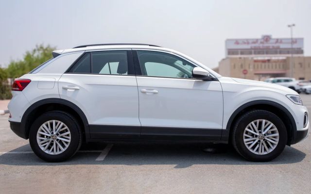 Volkswagen T-Roc Life+ - image 2