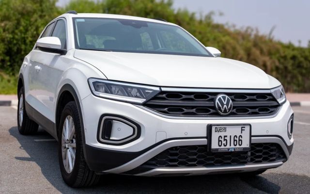 Volkswagen T-Roc Life+ - image 1