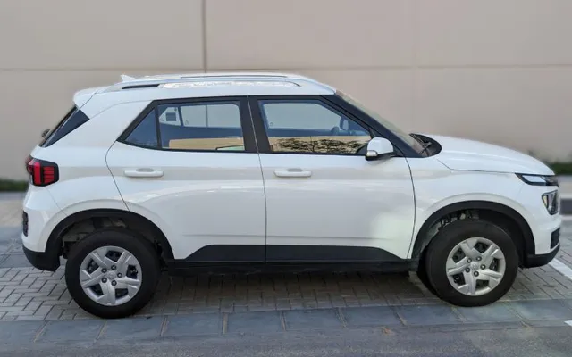 Hyundai Venue - image 3