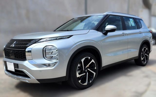 Mitsubishi Outlander 2.5L 7 STR High Line- - image 1