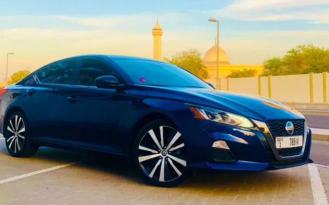 Nissan Altima - image 2