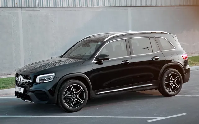 MERCEDES GLB 250 - image 4