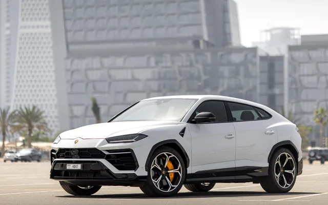 Lamborghini Urus - image 1