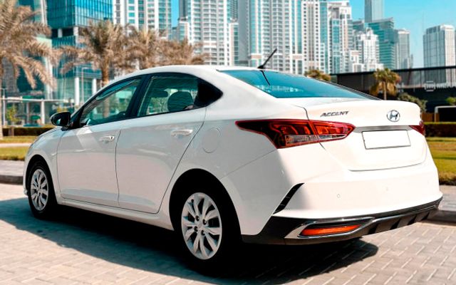 HYUNDAI ACCENT - image 3
