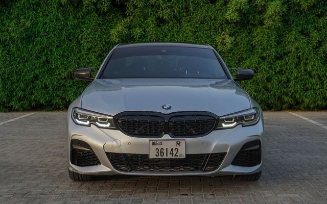 BMW 330i - image 2