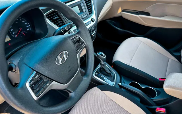 Hyundai Accent - image 4