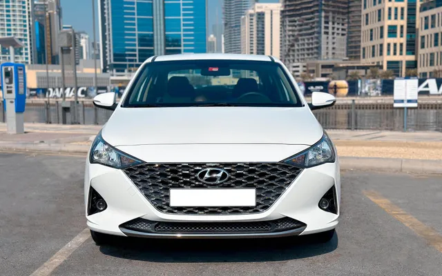 Hyundai Accent - image 2