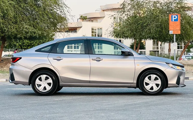 Toyota Yaris - image 2