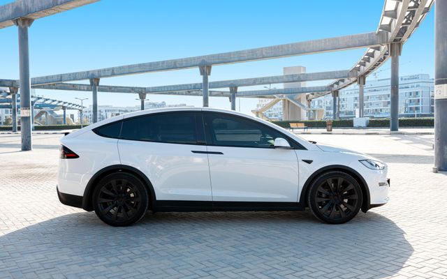 Tesla Model X – Picture 2