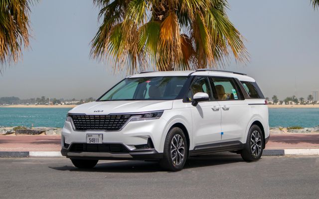 KIA CARNIVAL - image 1