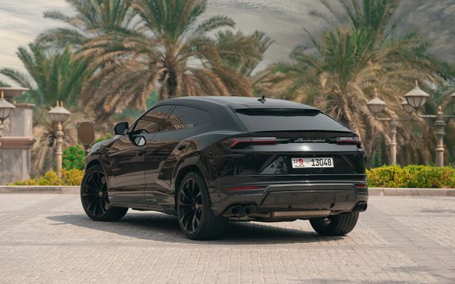 LAMBORGHINI URUS - image 4