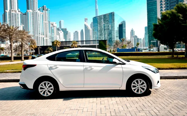HYUNDAI ACCENT - image 2