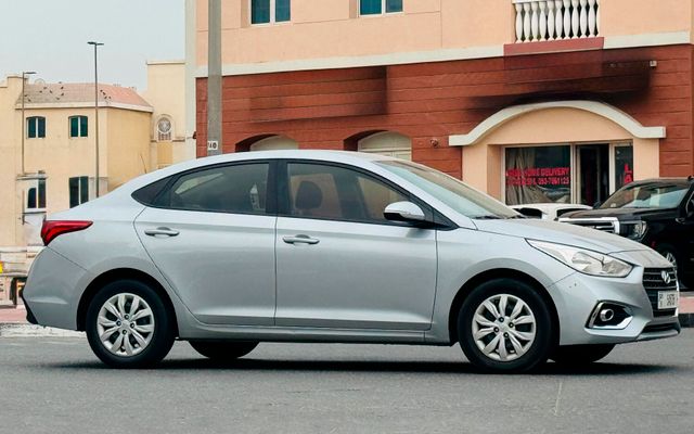 HYUNDAI ACCENT - image 2