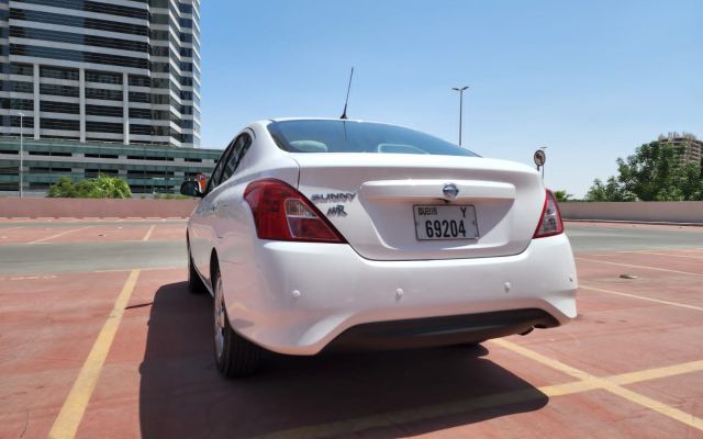 Nissan Sunny - image 3