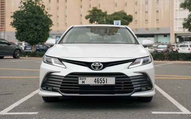 Toyota Camry - image 3
