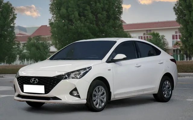 HYUNDAI ACCENT - image 2