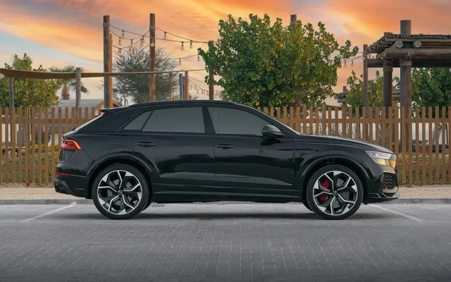 AUDI RS Q8 - image 2