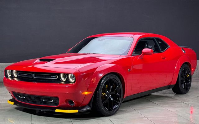 Dodge Challenger - image 1