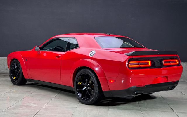 Dodge Challenger - image 4