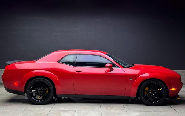 Dodge Challenger - image 2
