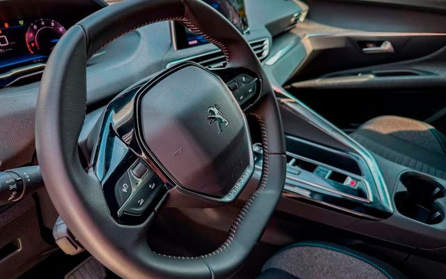 PEUGEOT 3008 - image 4