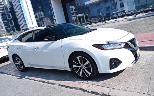 Nissan Maxima - image 1