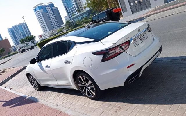 Nissan Maxima - image 3