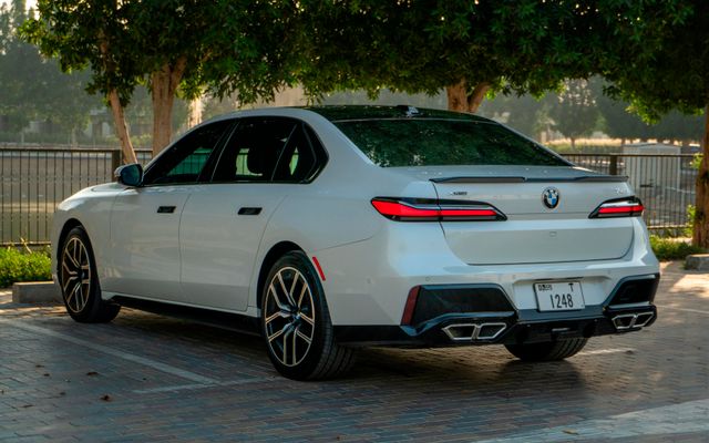 BMW 740I - image 4