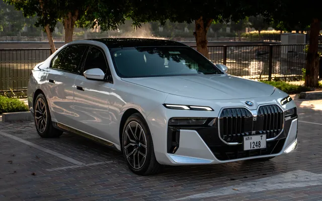BMW 740I - image 3