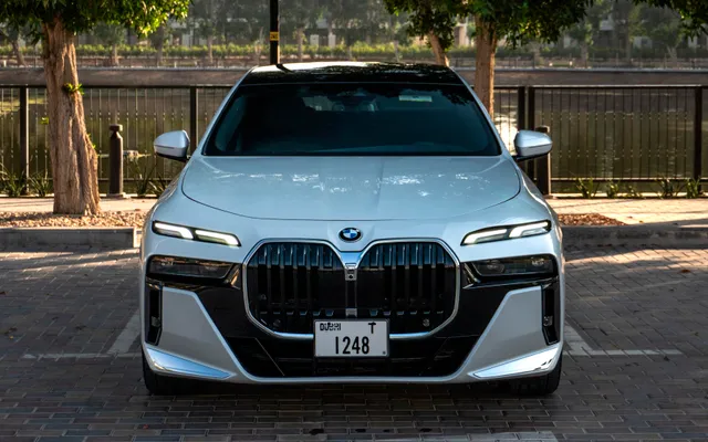 BMW 740I - image 2