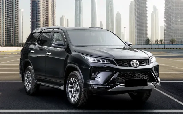 TOYOTA FORTUNER EXR 4X4 SUV 7 SEATS - image 3