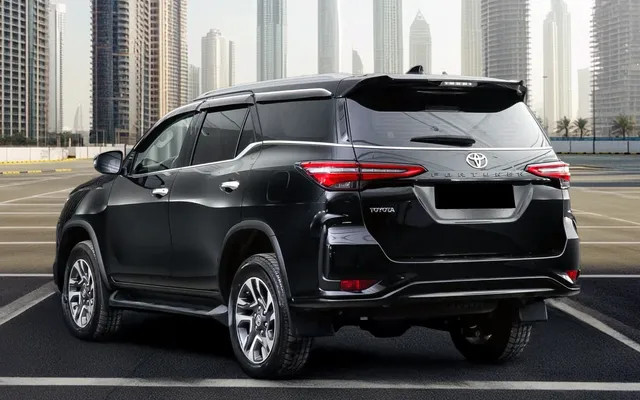 TOYOTA FORTUNER EXR 4X4 SUV 7 SEATS - image 4