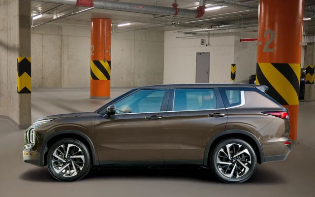Mitsubishi Outlander 2.4L GLX 7 STR BASIC- - image 2
