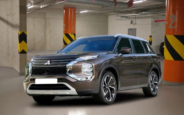 Mitsubishi Outlander 2.4L GLX 7 STR BASIC- - image 1