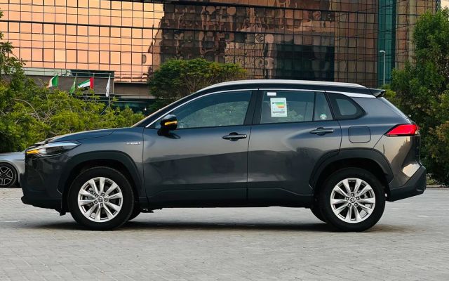 TOYOTA COROLLA CROSS HYBRID TOP SPEC - image 3