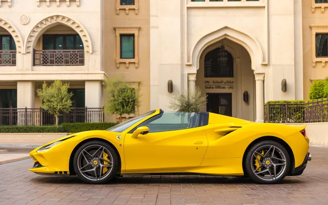 Ferrari F8 spyder - image 2