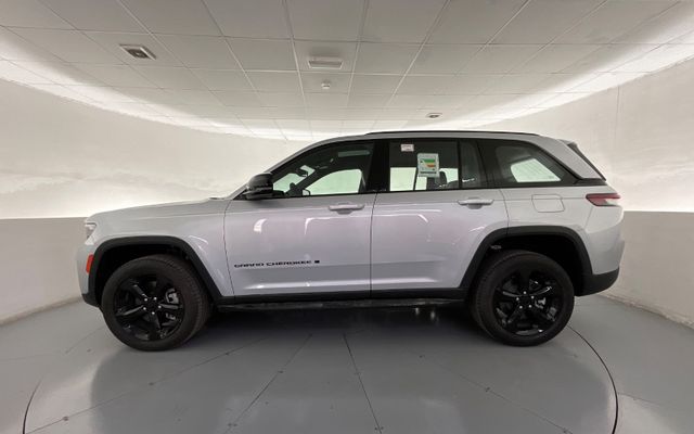 JEEP GRAND CHEROKEE - image 2