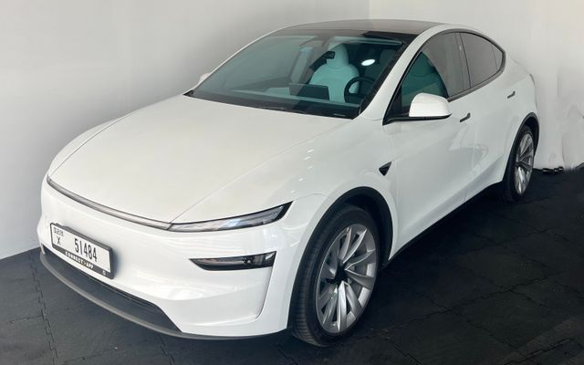 Tesla Model Y - image 1