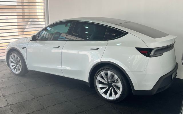 Tesla Model Y - image 3