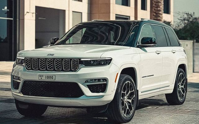 Jeep Grand Cherokee - image 1