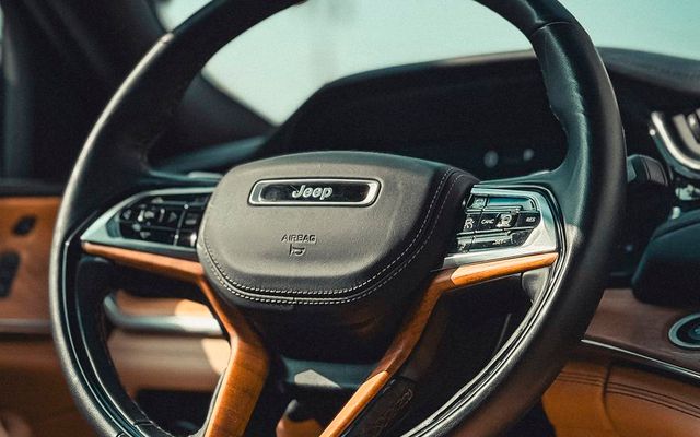 Jeep Grand Cherokee - image 3