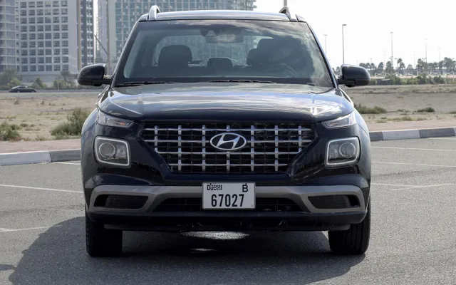 Hyundai Venue - image 2