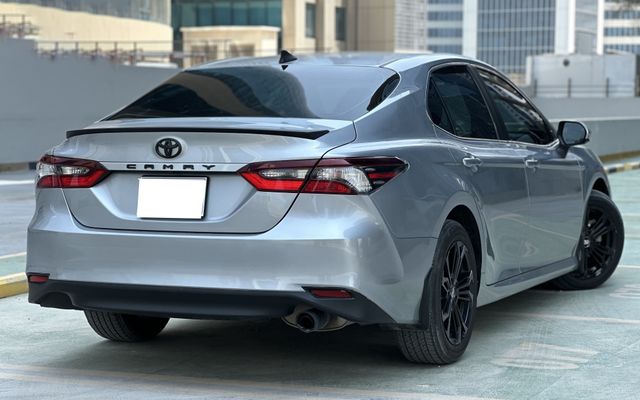 Toyota Camry - image 4