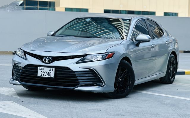 Toyota Camry - image 1