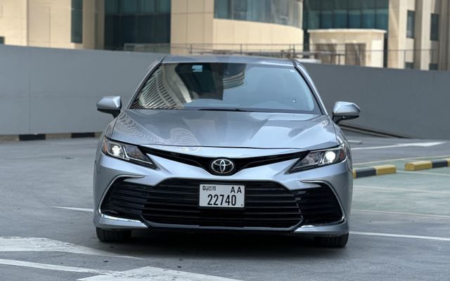 Toyota Camry - image 3