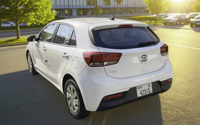 Kia Rio - image 4