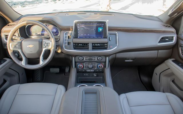 CHEVROLET TAHOE - image 3