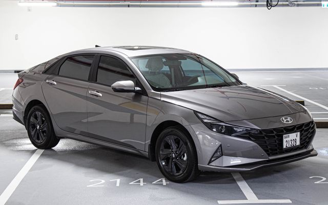 Hyundai Elantra - image 1