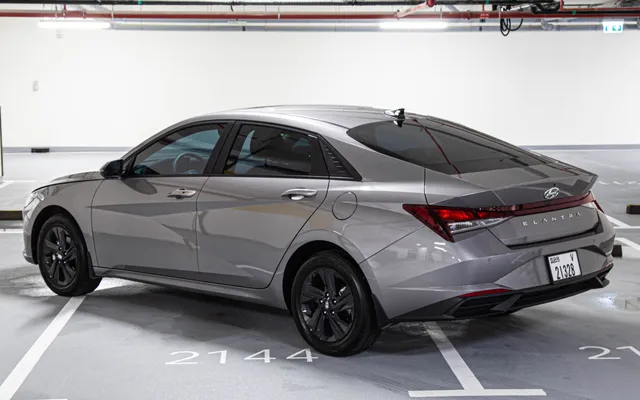 Hyundai Elantra - image 3