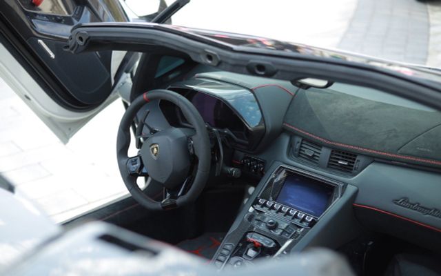 Lamborghini Aventador SVJ - image 2